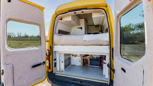 Extra high luxury off-grid camper for 2 adults and 1 child 
