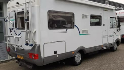Hymer B654