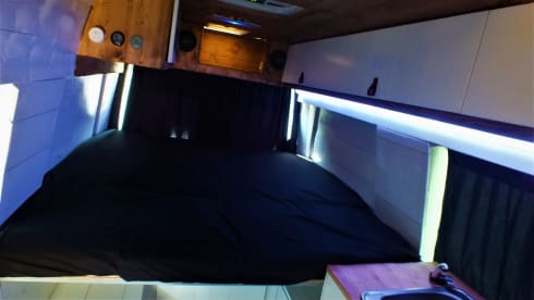 Co-Camper – Mercedes-Benz sprinter with wooden interior