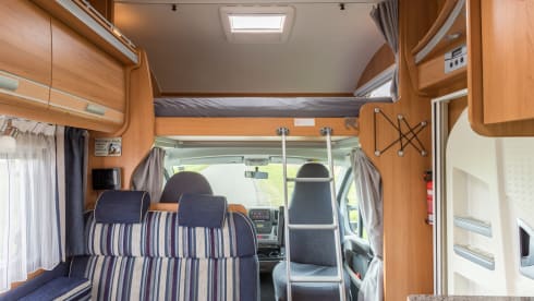 Dethleffs Advantage  – 4 person camper with bunk beds and air conditioning from 2011