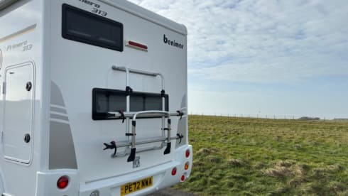 Beni – 6 Berth / 6 Seatbelt Benimar Primero 313