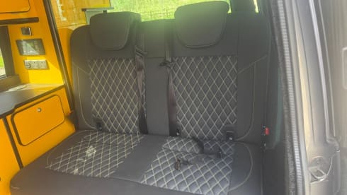 Yellow mellow  – Camper Volkswagen a 4 posti letto, modello 2021