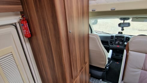 Roly 2 – Roller Team 746 - 6 Berth & 6 Travel seats - Great family vehicle  - Auto