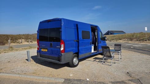 Blauw plezier – 2-person Peugeot Campervan | With new interior 2024