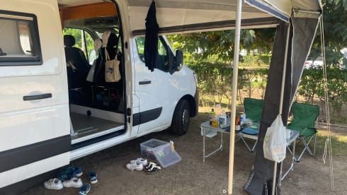 Stealth camper  – 2 berth Renault bus from 2021