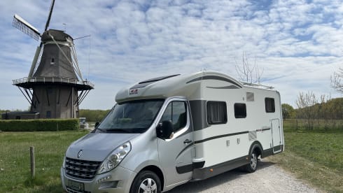 Fully and very luxuriously equipped 2 persons (max 3) Adria Matrix Suprème