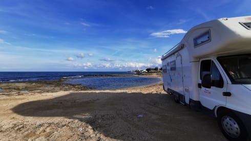 Mizar – Large camper with 2 double beds to travel all over Sardinia