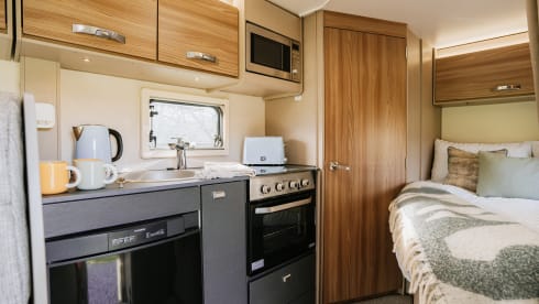 GoCampa – 4 Berth Fully Equipped Motorhome *Insurance included*