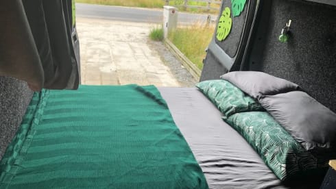 She – Tough 2-3p Fiat bus