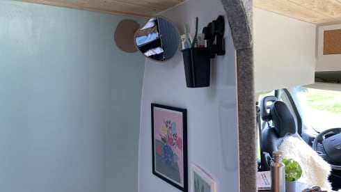 Otis – Super cozy self-build camper