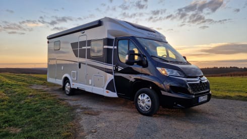 MobileFamilyT67 – Teilintegrierter Familiencamper