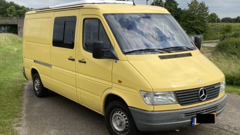 Sunshine – Kingsize bed camper van, recently installed