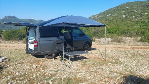 2p Volkswagen bus uit 2015