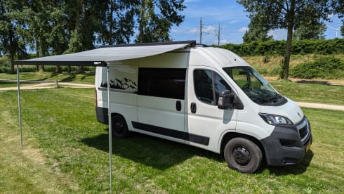Charles – 2p BUS CAMPER für Abenteuer