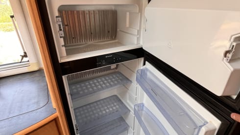 Hymer integraal B644 uit 1999 treinzit en hefbed