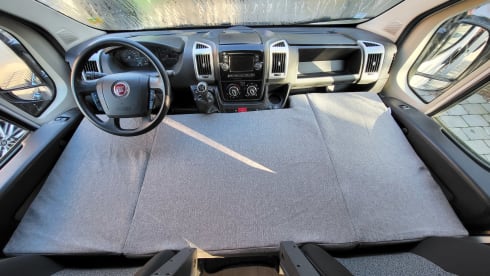 Pura Vida Van – 3-person bus camper built in 2023