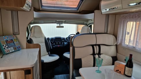 5 belts and 6 berth Fiat AutoRoller 747  year 2021