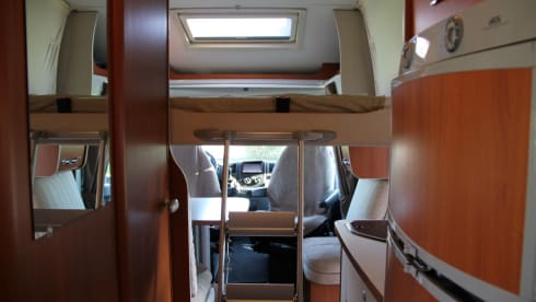 Super nice Mc Louis 4 person camper with various extras