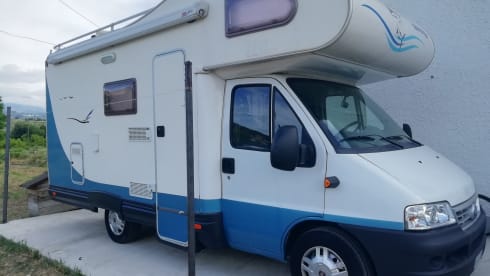 LADY – TRAVEL BY CAMPER