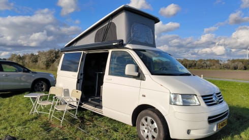 Liv – 2p Volkswagen campervan uit 2009