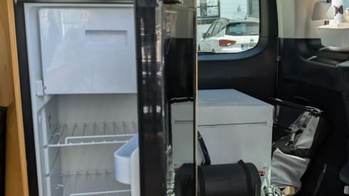 Elektra – 2-person Mercedes-Benz campervan from 2020