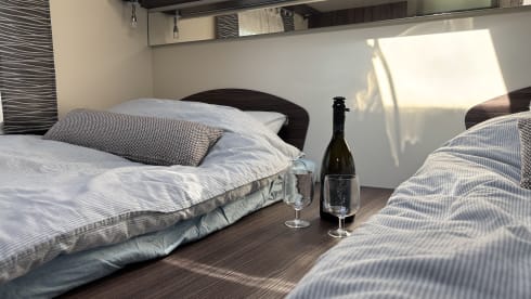 Full option 5 person Benimar automatic
