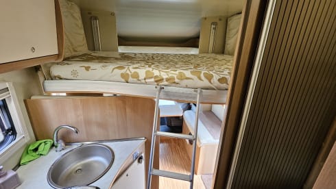 Voyager – impeccable 4p semi-integrated camper from 2017