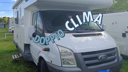 ROLLER TEAM FREEZ – FORD 4 + 1 beds and DOUBLE CLIMATE