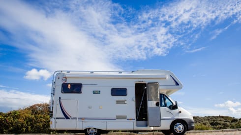 Casa – Leuke alkoof camper voor 4 personen om avonturen te beleven!