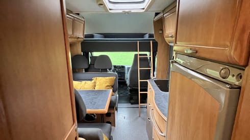 Happy Glamper – VERY SPACIOUS HYMER 644 CAMP, ALCOVE 6 PERSON XXL GARAGE