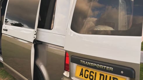 Aggi – AGGI DUB - VW (LWB) Camper with all your creature comforts- North Devon