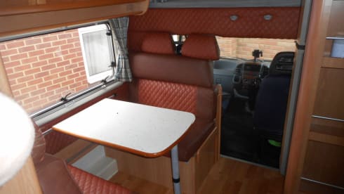 EASY 1 MOTORHOME HIRE JUST TURN UP AND GO