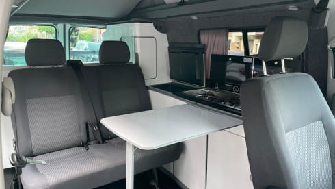 Maak kennis met Adam – Moderne en complete 4-persoons VW T6 | Euro 6 (rijklaar)