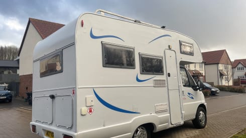 4-Bett, netzunabhängiger, modernisierter Fiat Ducato mit U-Lounge