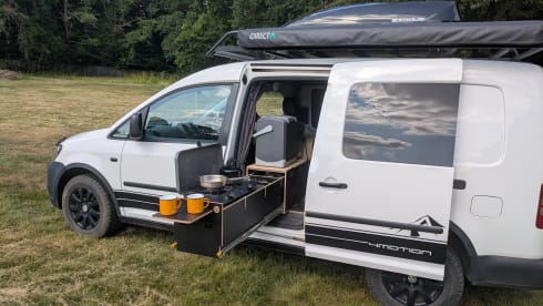 Callie the Caddy – Off-Grid 4x4 van. Insurance included!