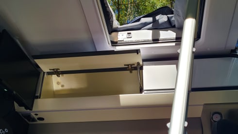 Ongi – Furgone attrezzato per 4 persone con tetto apribile