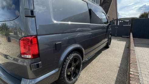 The Grey Horizon – 4 berth Volkswagen T6.1 LWB campervan from 2022