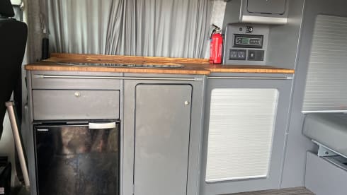 Roxy – VW T6 LWB Manual sleeps 4