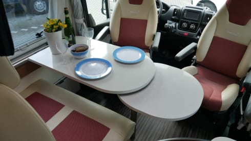 Sun Living Flexo 6.40 , 2 sleeping 4 seats, length beds, air conditioning!!