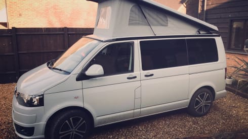 2 berth Volkswagen bus from 2013