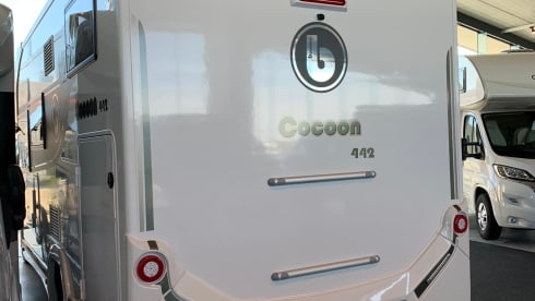 luxury ford benimar for rent bwjr 2021