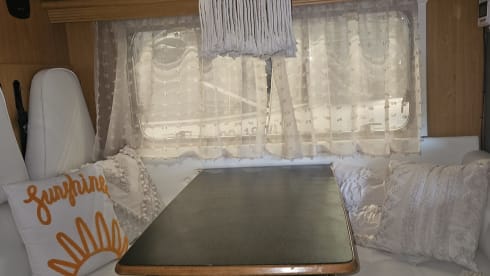 Gelukshuisje op wielen – 6p Fiat alkoof camper