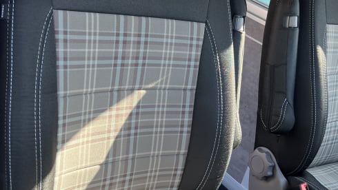 Oti – 4 berth Volkswagen campervan from 2022