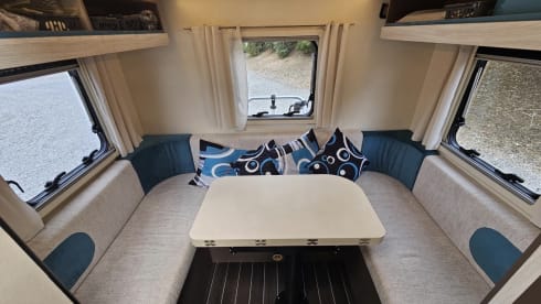 Rimor has it. –     La Grande Fuga – Spazioso camper familiare a 6 posti letto