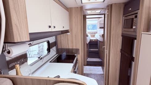 Swift semi-integrale caravan met 6 slaapplaatsen, vanaf 2018.