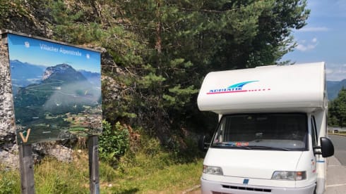 Spacious comfortable alcove camper 