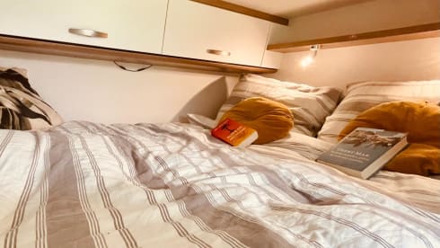 Comfort 5.9 – Carado Semi-Integral 2-4 persons Compact