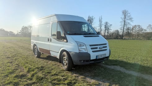Anneliese  – Ford Transit self-conversion 2.00*1.40 longitudinal bed all-wheel drive 