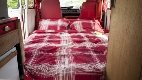 Ruby – Classic 76 Mercedes camper 