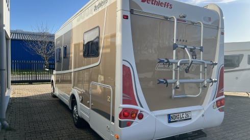 Sjors – Fiat Ducato Dethleffs Queens bed